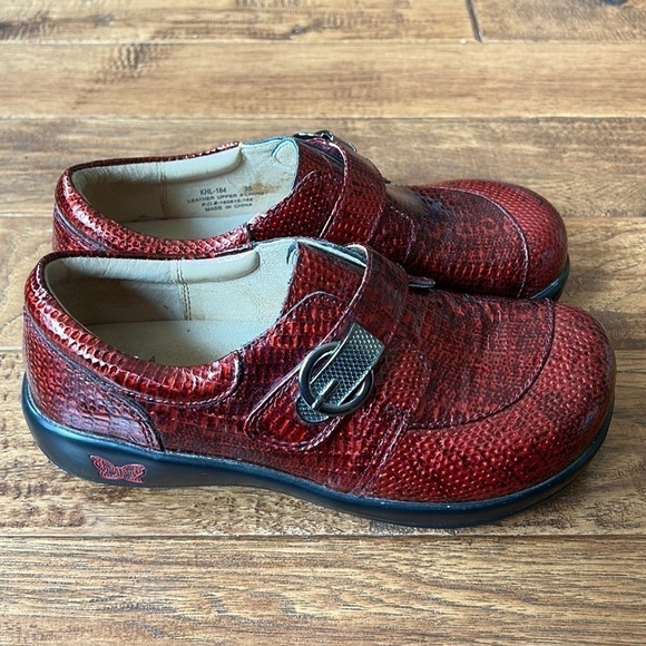 Alegria Khloe PRO Garnet Snake Patent Leather Comfort Nursing Clog Size 35 - Picture 7 of 15